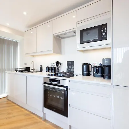 Апартаменти Central Leeds Apartment By The Arena With On-Site Parking