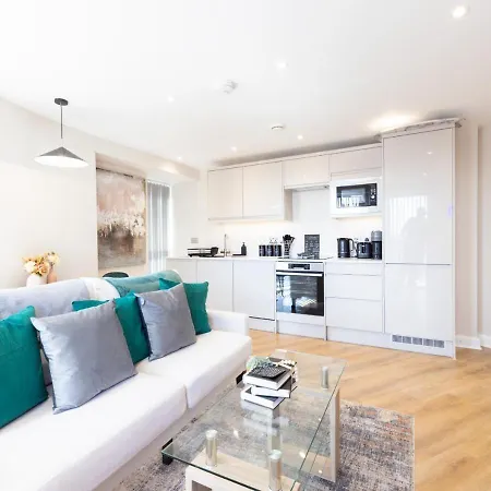 Central Leeds Apartment By The Arena With On-Site Parking