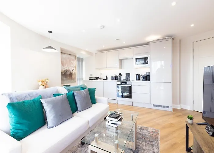 Central Leeds Apartment By The Arena With On-Site Parking
